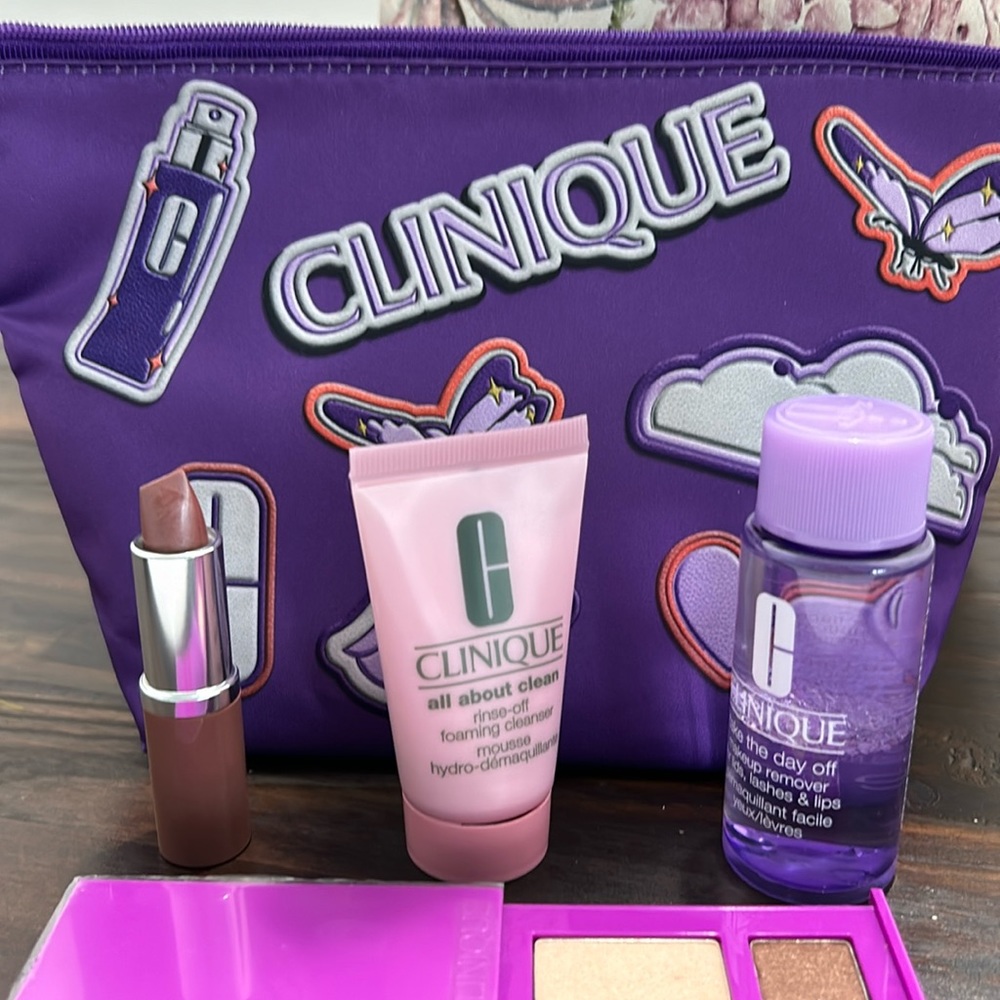 NEW Clinique skin care/makeup set with Cosmetic Bag